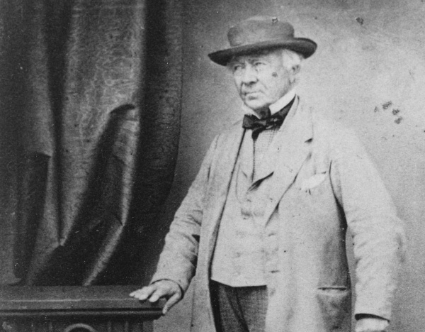 Le major Henry Beckett (1799-1870), à une date non précisée. Originaire de Grande-Bretagne, il s’installe à Sherbrooke entre 1815 et 1820, alors que le gouvernement anglais souhaite favoriser l’immigration britannique vers sa colonie.
