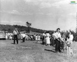 Les employés de l’Ingersoll-Rand réunis pour leur pique-nique annuel au Club Bellevue, à Belvidere Heights, en juillet 1950.