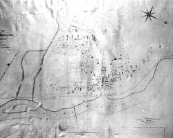 Un plan de Sherbrooke réalisé en 1847 pour la British American Land Company (BALCo). On y voit le tracé d’un canal que projette de creuser la BALCo entre le Lac des Nations (en haut de la photo) et la rivière Saint-François (en bas), vis-à-vis ce qui est aujourd’hui la rue Galt. Ce projet, abandonné quelques années plus tard, aurait permis à Sherbrooke d’accueillir davantage d’usines si jamais les rives de la rivière Magog en venaient à ne plus pouvoir en accueillir.