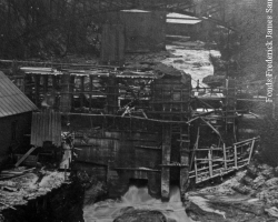Reconstruction du barrage alimentant la centrale Frontenac, vers 1917.