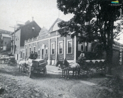 La brasserie <em>Silver Spring</em>, sur la rue Abénaquis, en 1913. En activité depuis 1896, elle ferme ses portes en 1930.