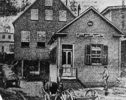 Les premières installations occupées par la Jenckes, entre 1887 et 1890. Situés entre la rue Bank et la rivière Magog, les bâtiments sont la propriété de la compagnie Smith Elkins jusqu’à sa faillite en 1887.