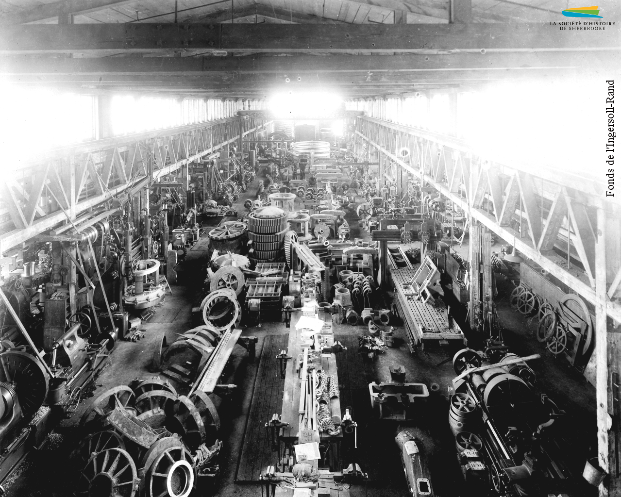 Une photographie prise à l’intérieur du complexe de la Jenckes Machine Company situé sur la rue Lansdowne (Grandes-Fourches Sud), entre 1900 et 1910.