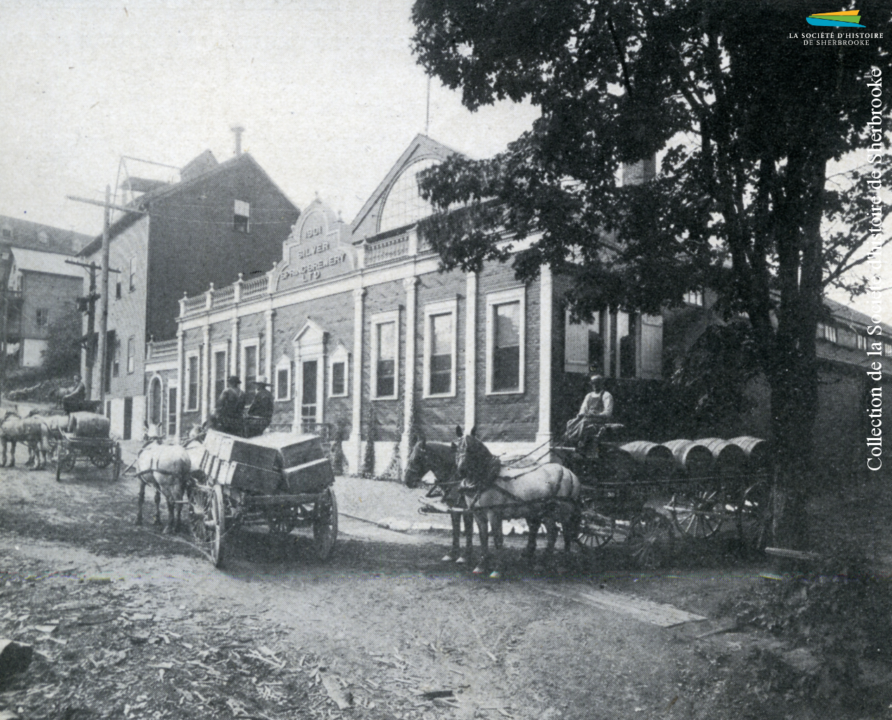 La brasserie <em>Silver Spring</em>, sur la rue Abénaquis, en 1913. En activité depuis 1896, elle ferme ses portes en 1930.