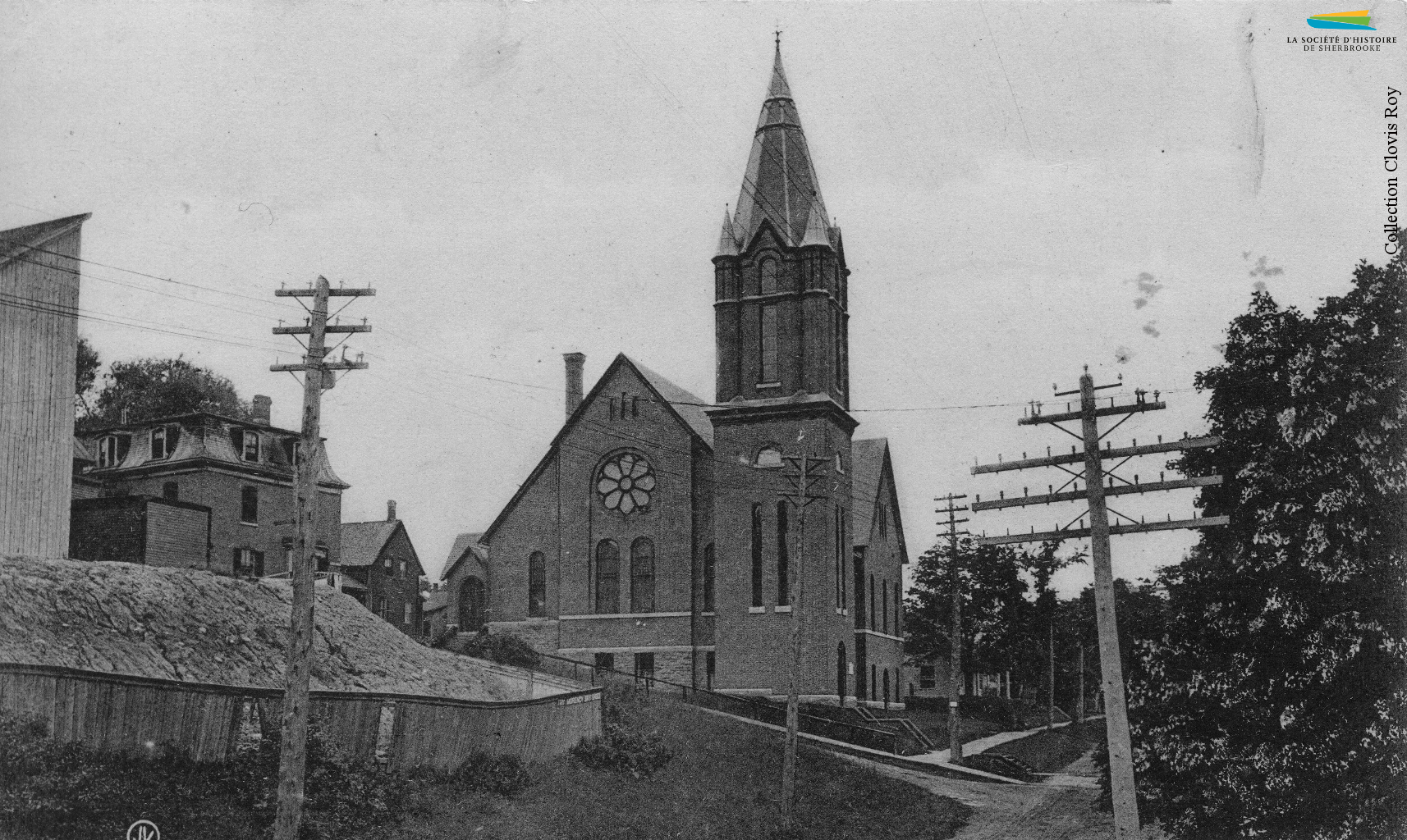 L’église presbytérienne écossaise St. Andrew’s, située au coin des rues Frontenac et Peel, vers 1905. Construite en 1888, elle est démolie en 2000 après avoir été très endommagée par un ouragan en 1999.