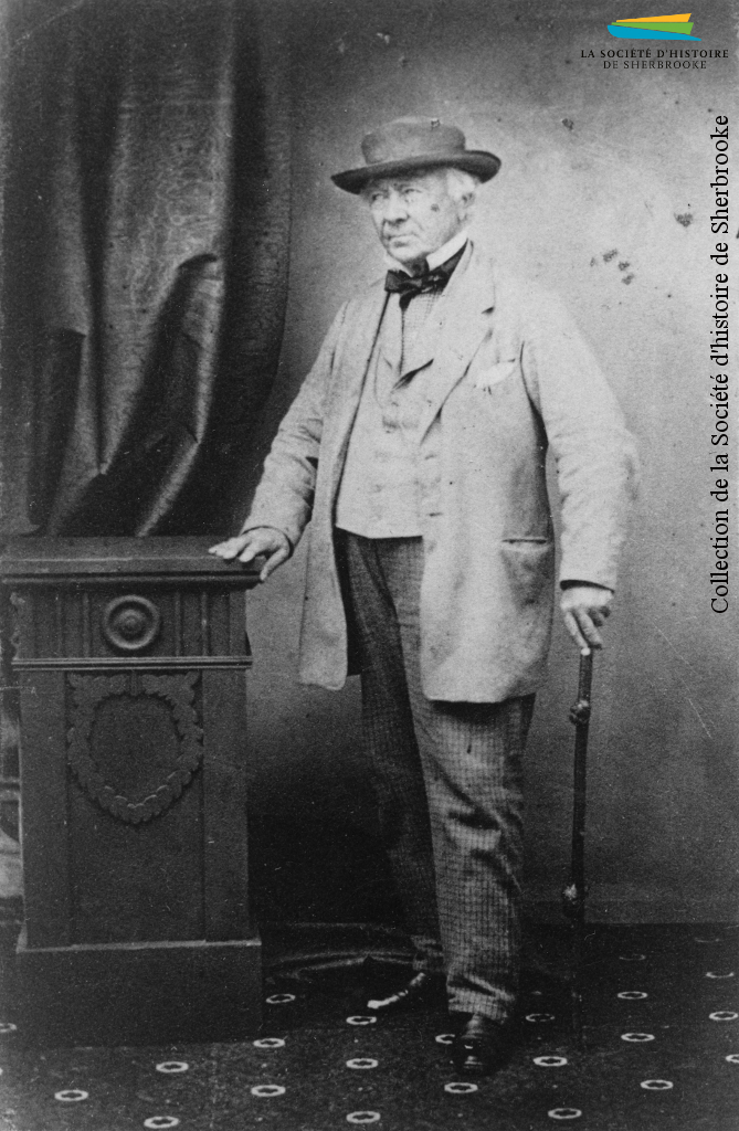Le major Henry Beckett (1799-1870), à une date non précisée. Originaire de Grande-Bretagne, il s’installe à Sherbrooke entre 1815 et 1820, alors que le gouvernement anglais souhaite favoriser l’immigration britannique vers sa colonie.